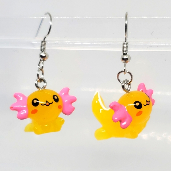 ‼️B2G1F Resin Axolotl Earrings, New - Picture 1 of 2
